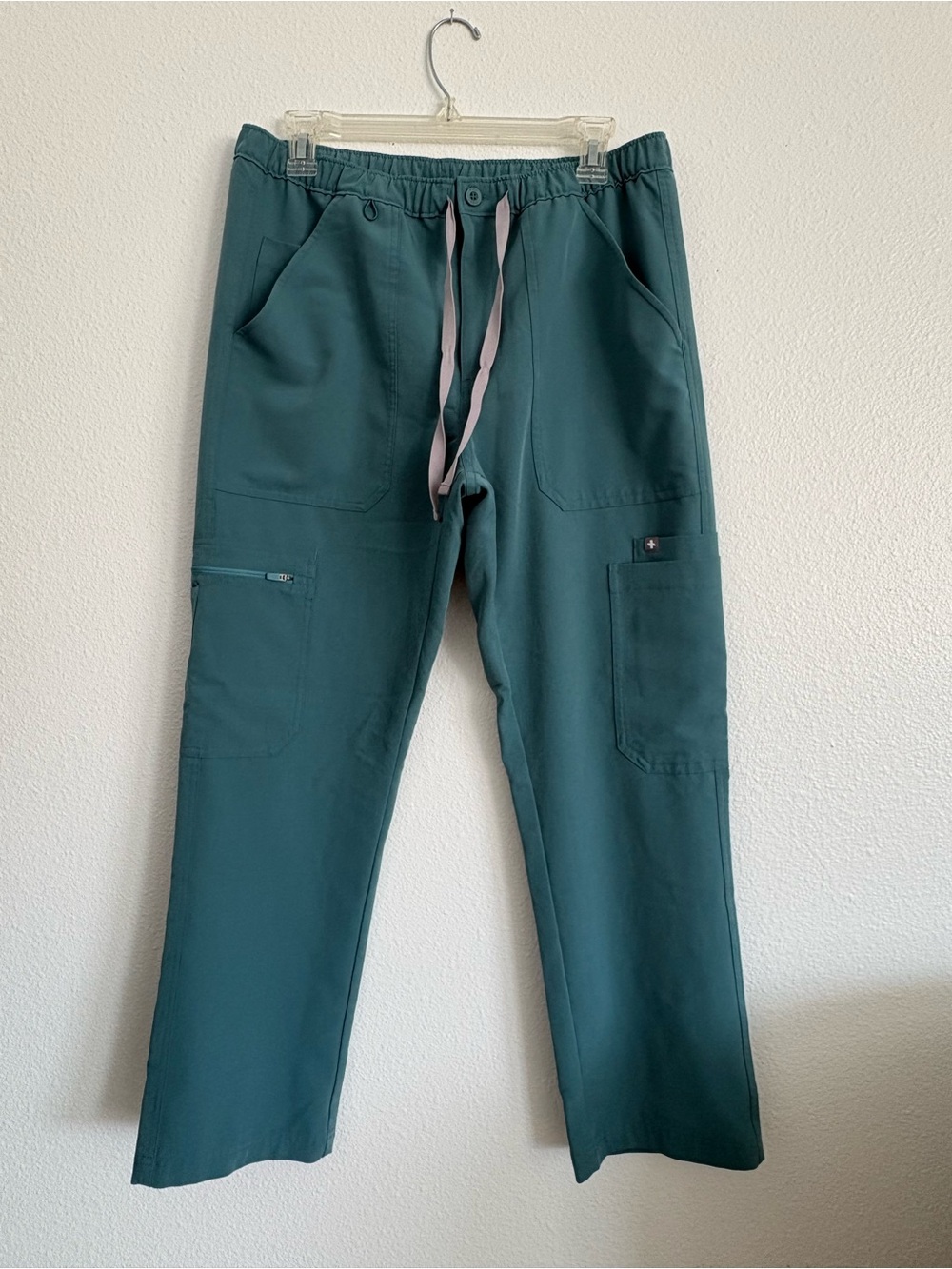 FIGS Men’s Cairo Cargo Scrub Pants Medium Short Teal Green 27” Inseam